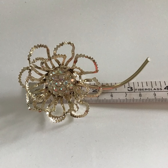 Sarah Coventry Vintage Gold Tone Brooch Pin and Clip-on Earrings Set Demi Parure - Picture 6 of 10